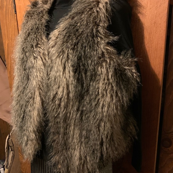 Faux Fur Vest - Picture 4 of 12